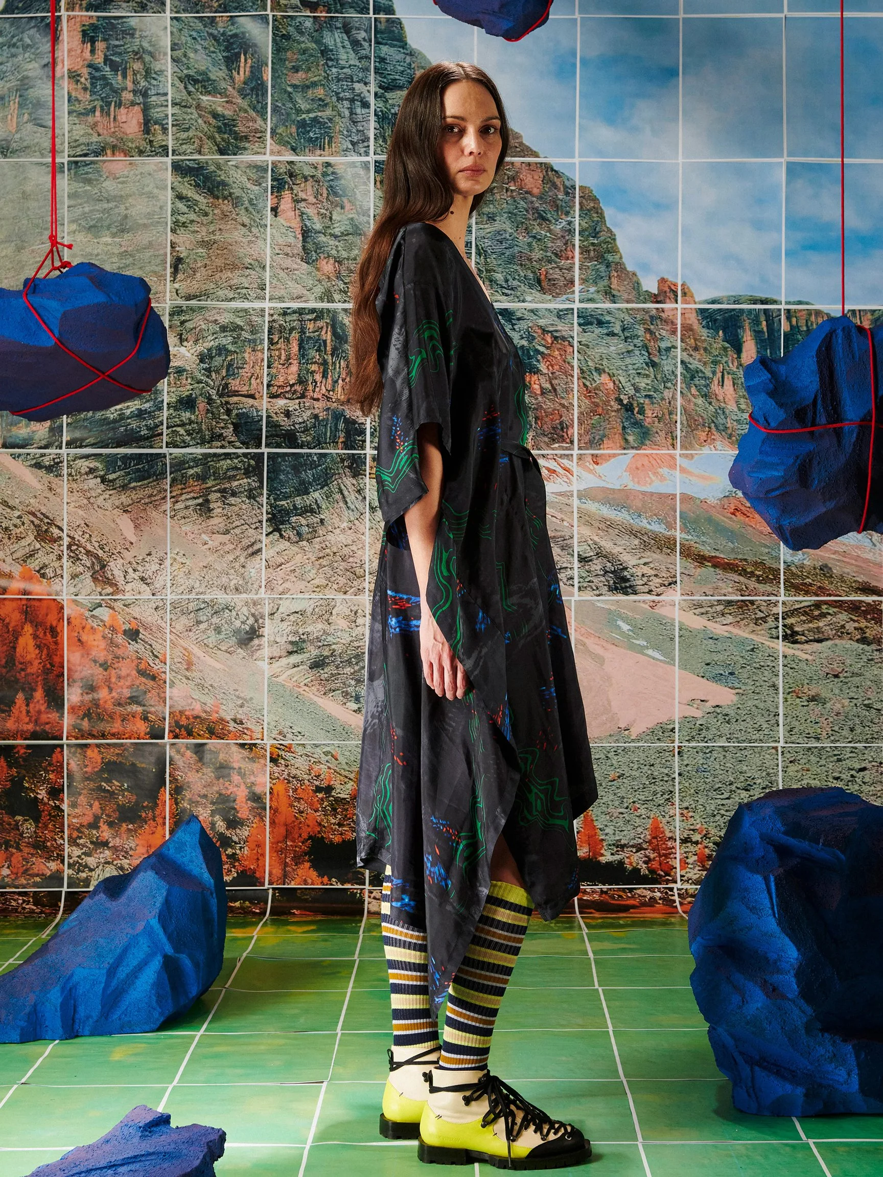 Henrik_Vibskov_Uncut_Kaftan_Dark_Fireworks_Print_Black_5.jpg