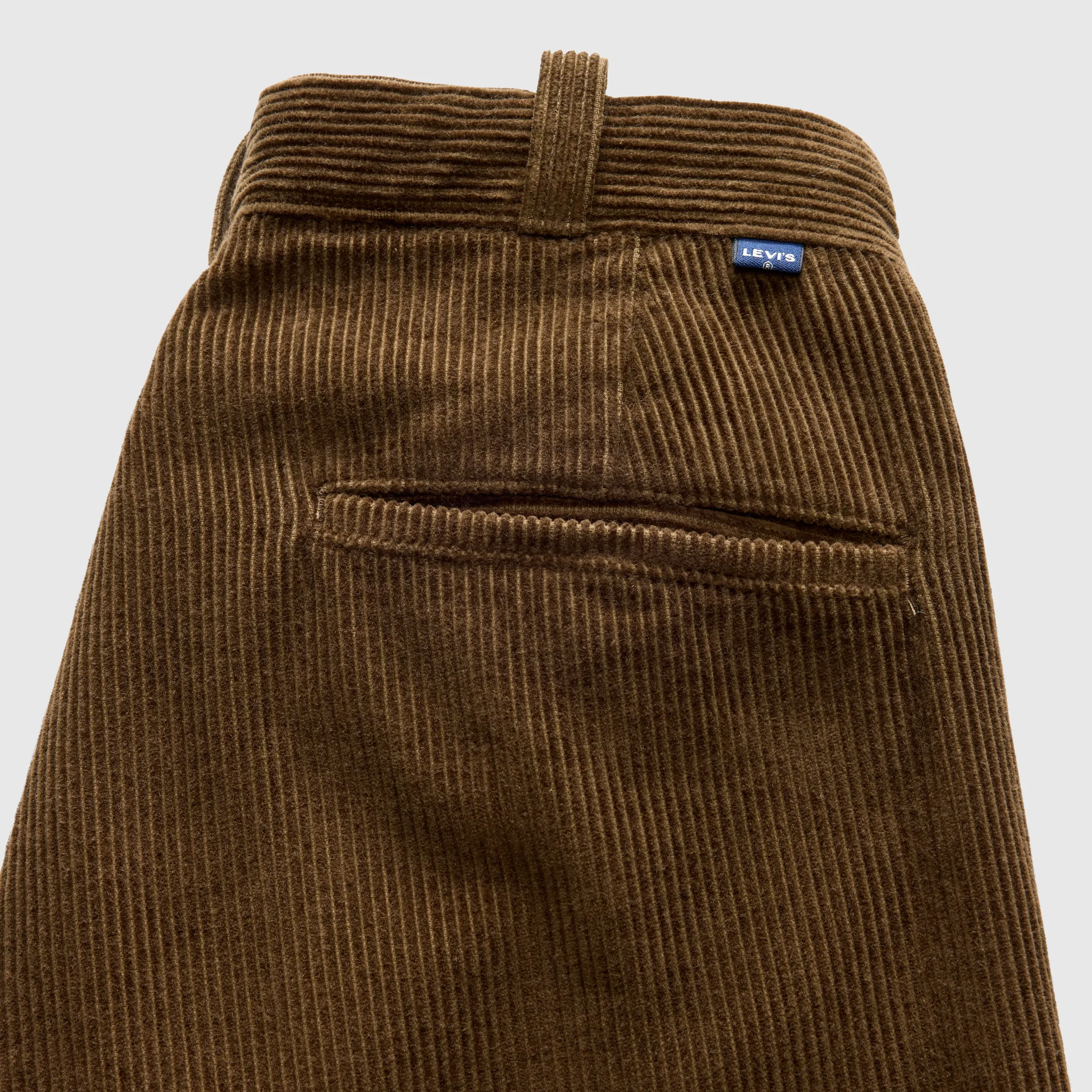 MB_006V5-0000_Levi's_Blue_Tab_Corduroy_Chino_Trouser_Rain_Drum_Coffee_Brown_1.webp