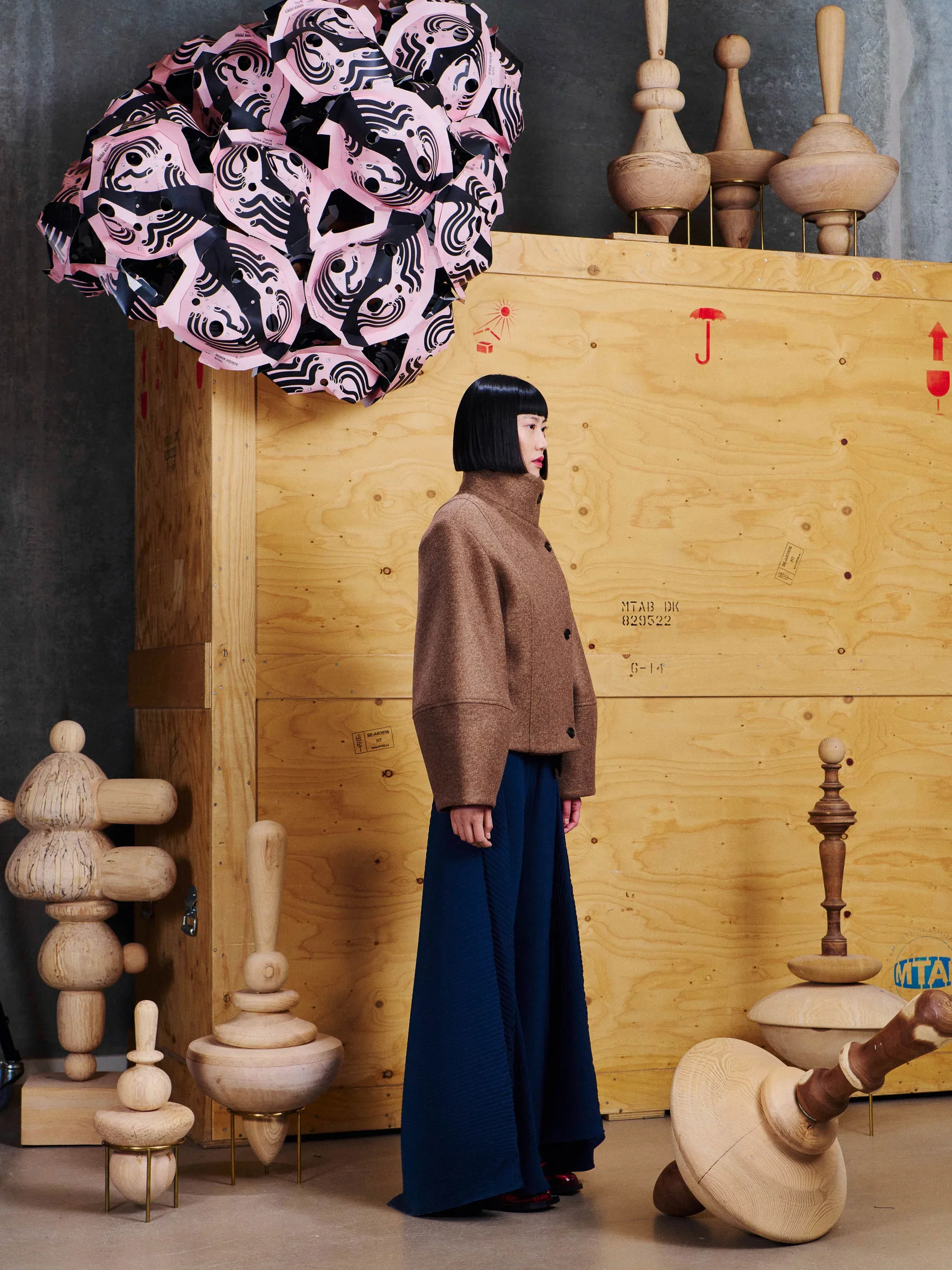 Henrik_Vibskov_Moon_Short_Coat_Camel_3.webp