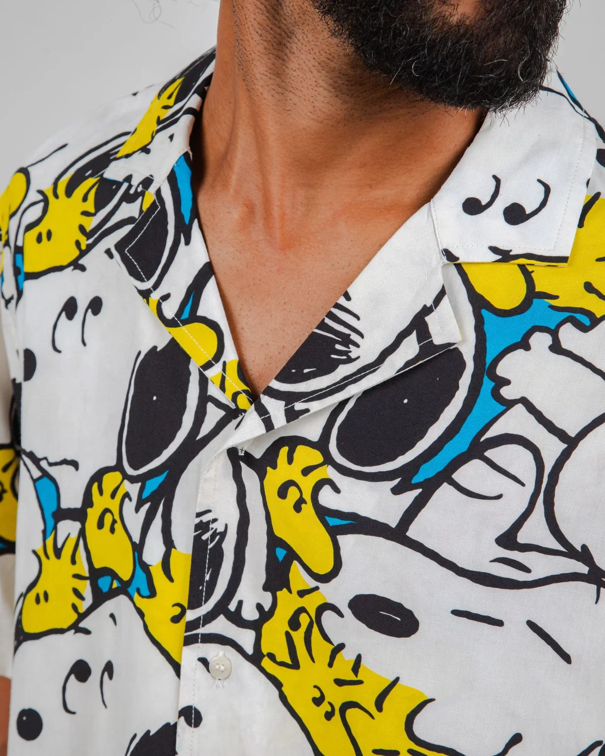 Brava_Peanuts_Freehugs_Aloha_Shirt_White_Snoopy_Woodstock_4.webp