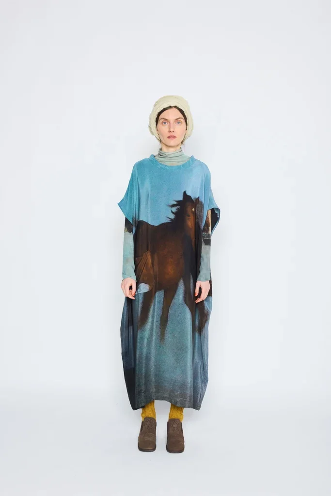 Anntian_Overdress_Print_H_Horse_1.webp