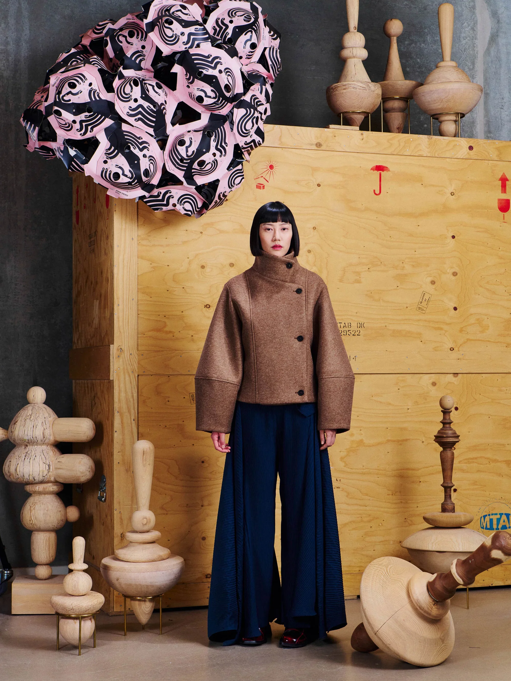 Henrik_Vibskov_Moon_Short_Coat_Camel_2.webp