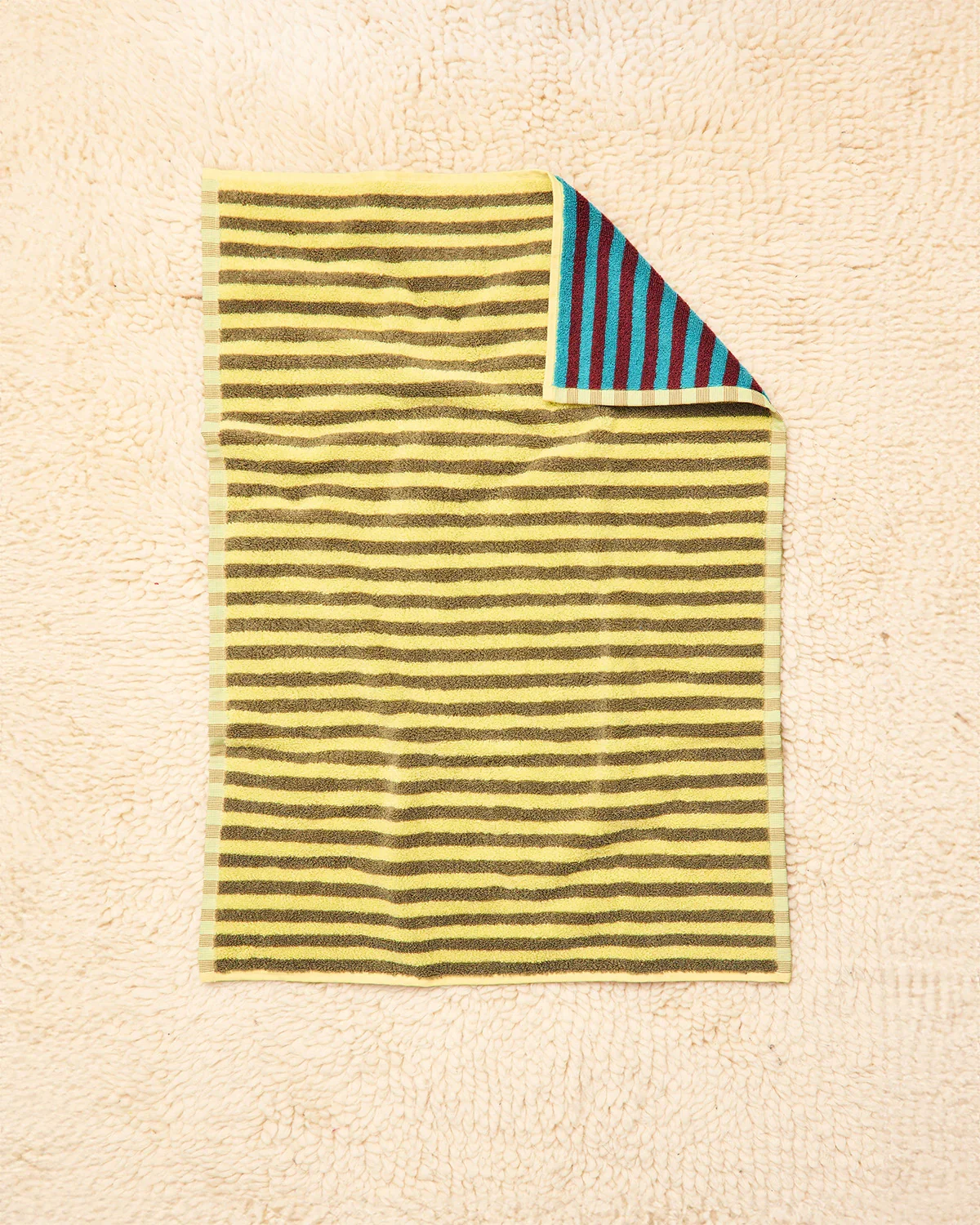 Dusen_Dusen_Bug_Stripe_Bath_Towel_Collection_Hand_Dragonfly_1.webp
