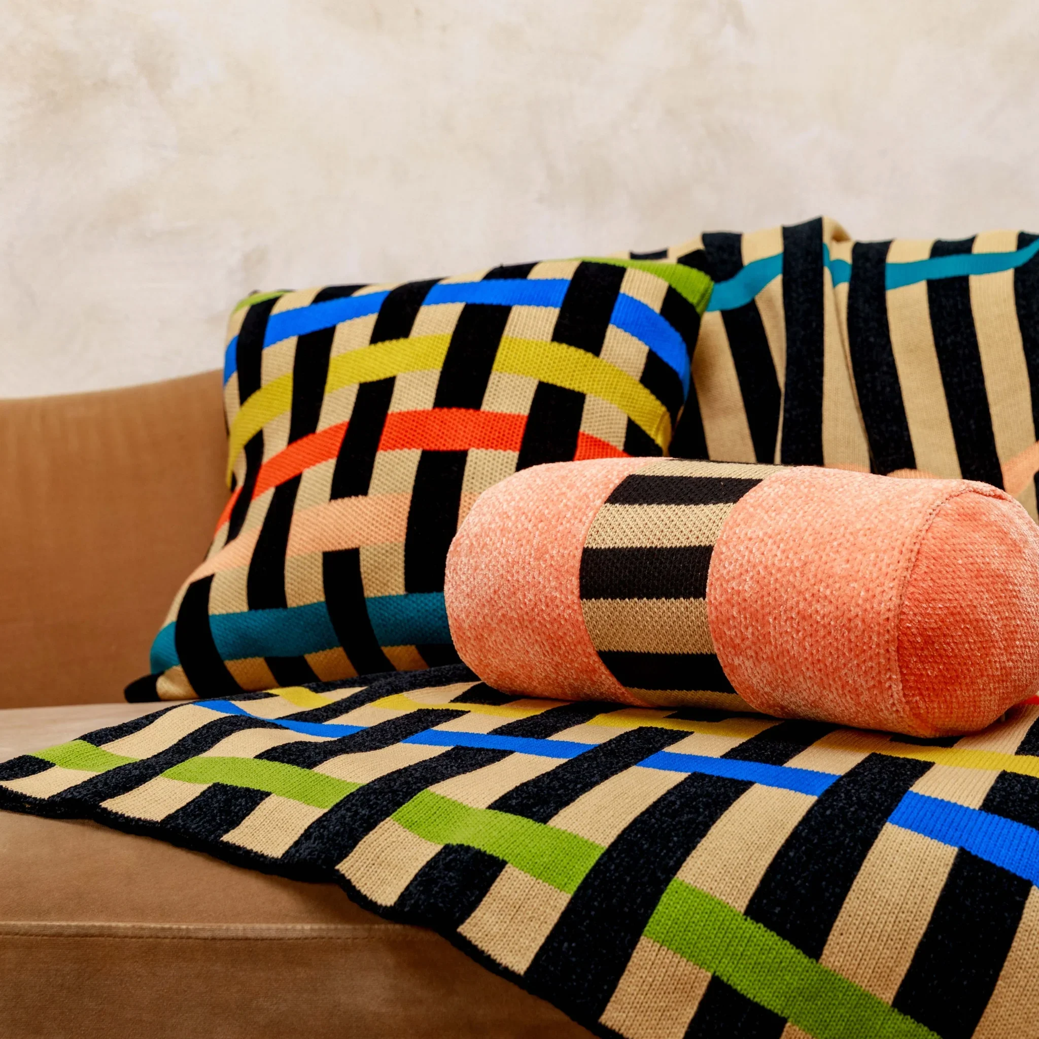 Verloop_Ribbon_Throw_Black_4.webp
