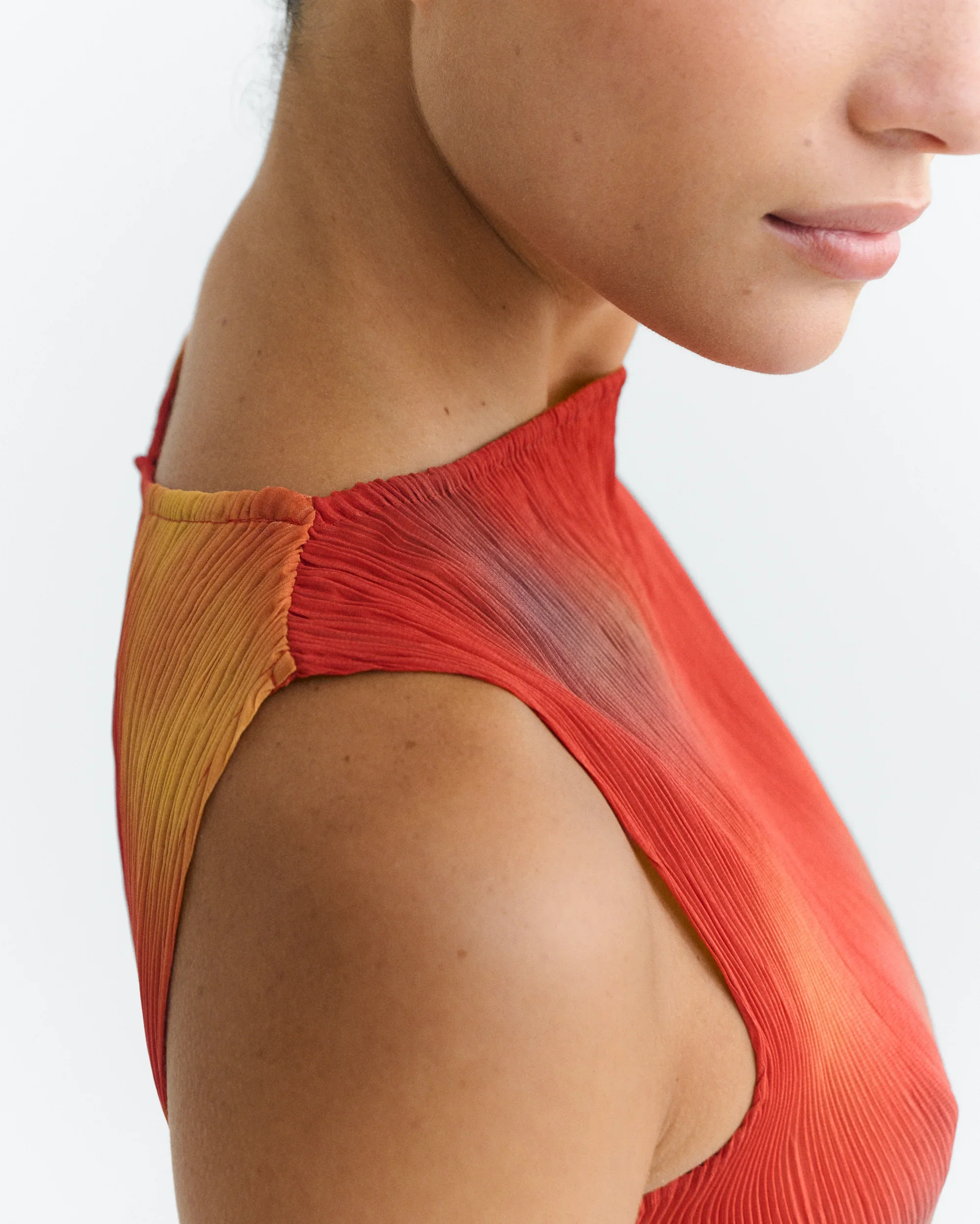 Thinking_Mu_Dora_Pleated_Top_Glass_Red_Orange_5.webp