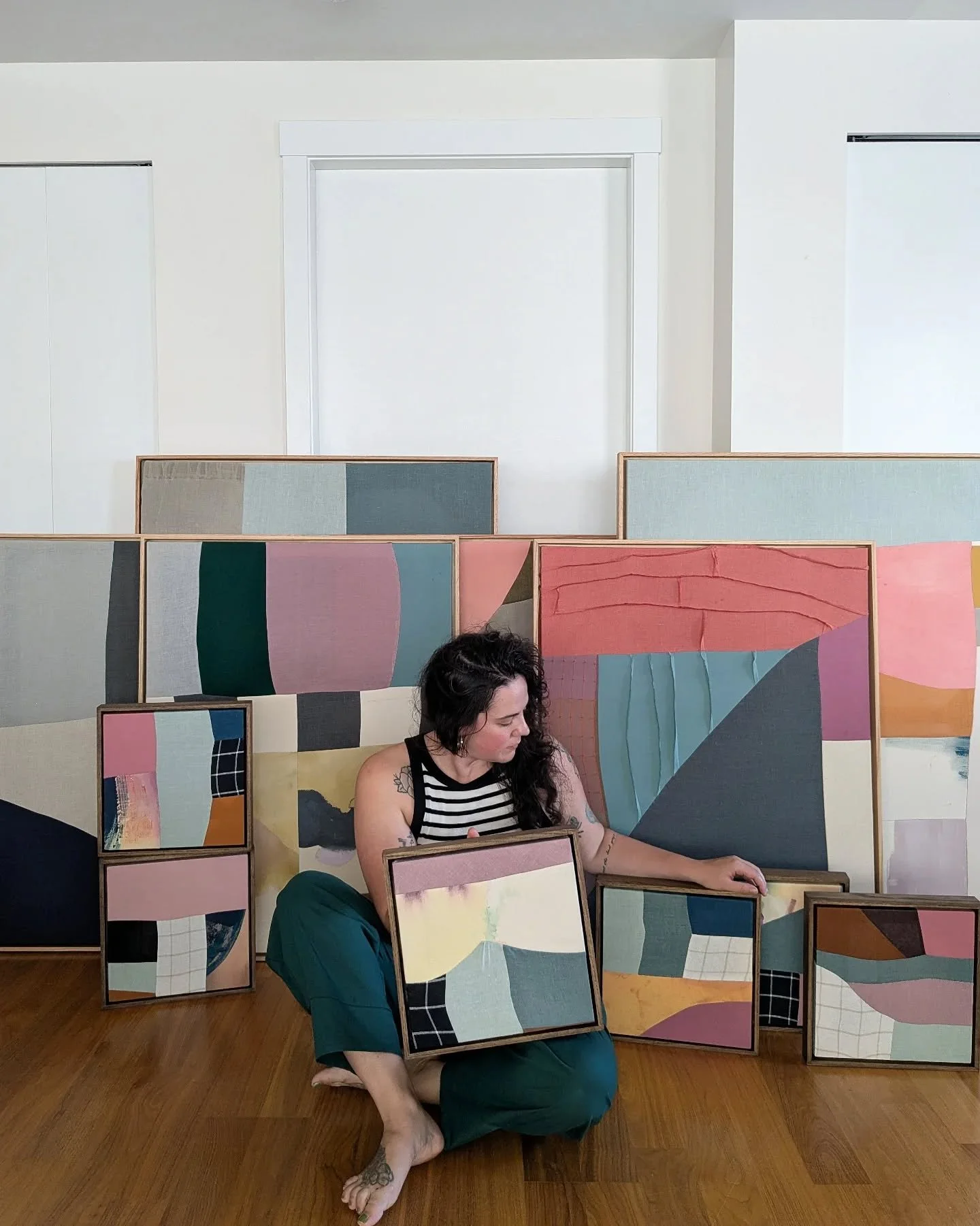 If you haven't heard from me in a while, this is why. Lots of new work coming this fall! 🧡

-

-

#Contemporaryart #GeometricDesign #InteriorArt #ContemporaryArtists #ArtofTheDay #ArtCollectorsOfInstagram #TextileArt #ArtFashion #ArtDesign #ModernAr