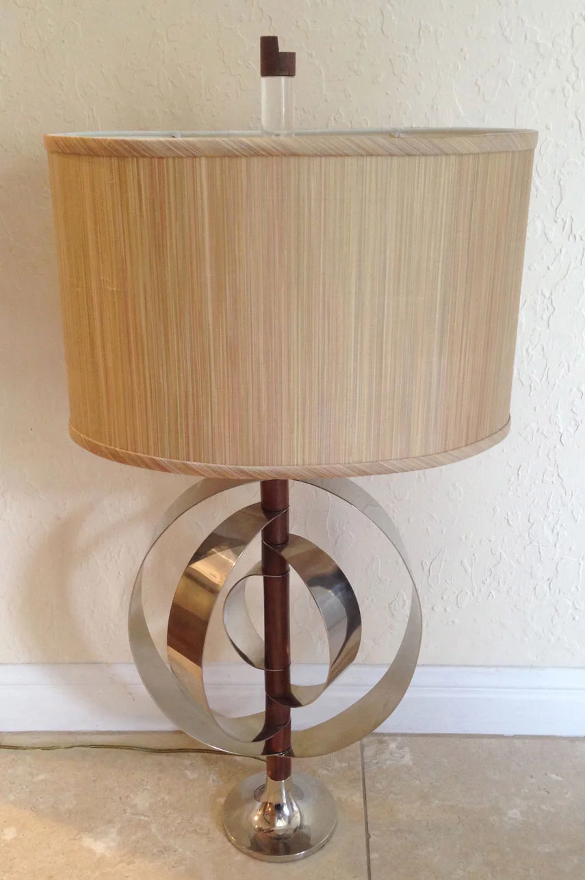 ChromePivotLamp_ES_4.jpg