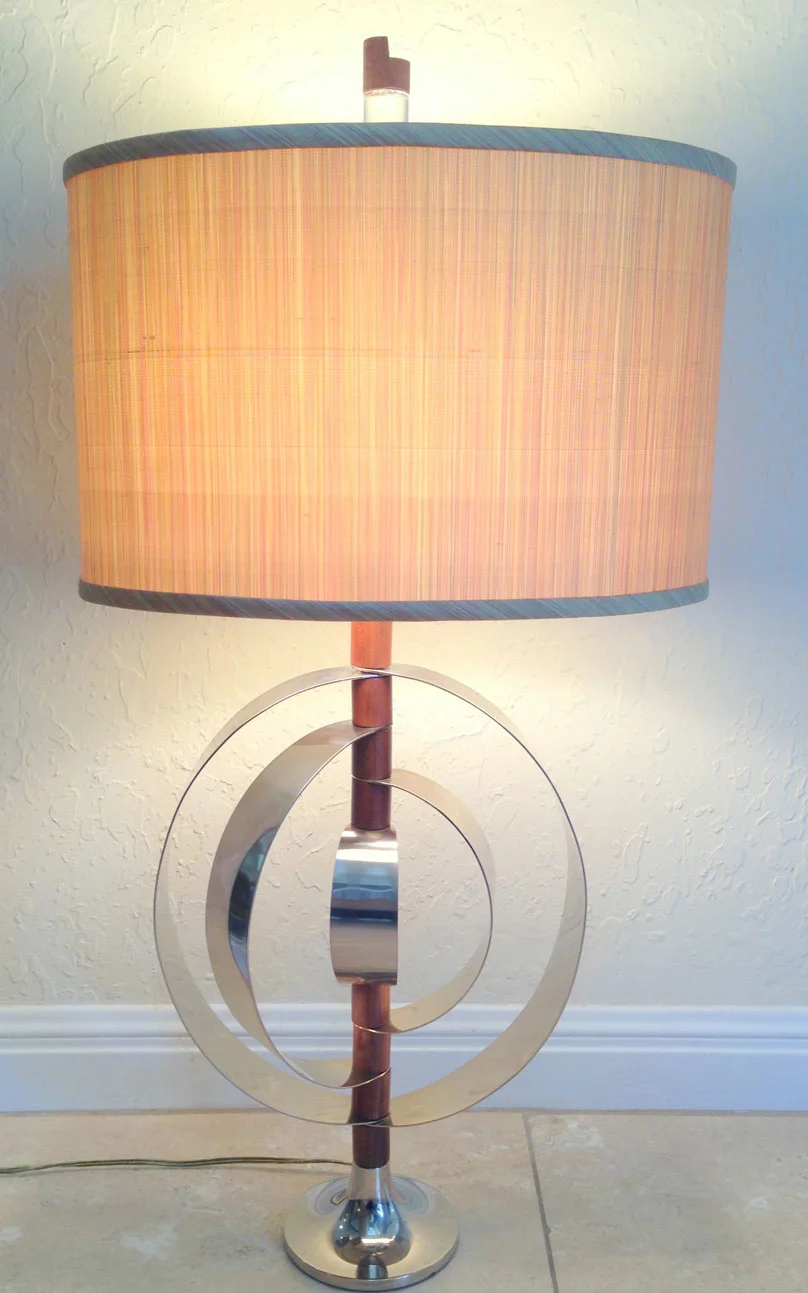 ChromePivotLamp_ES_6.jpg