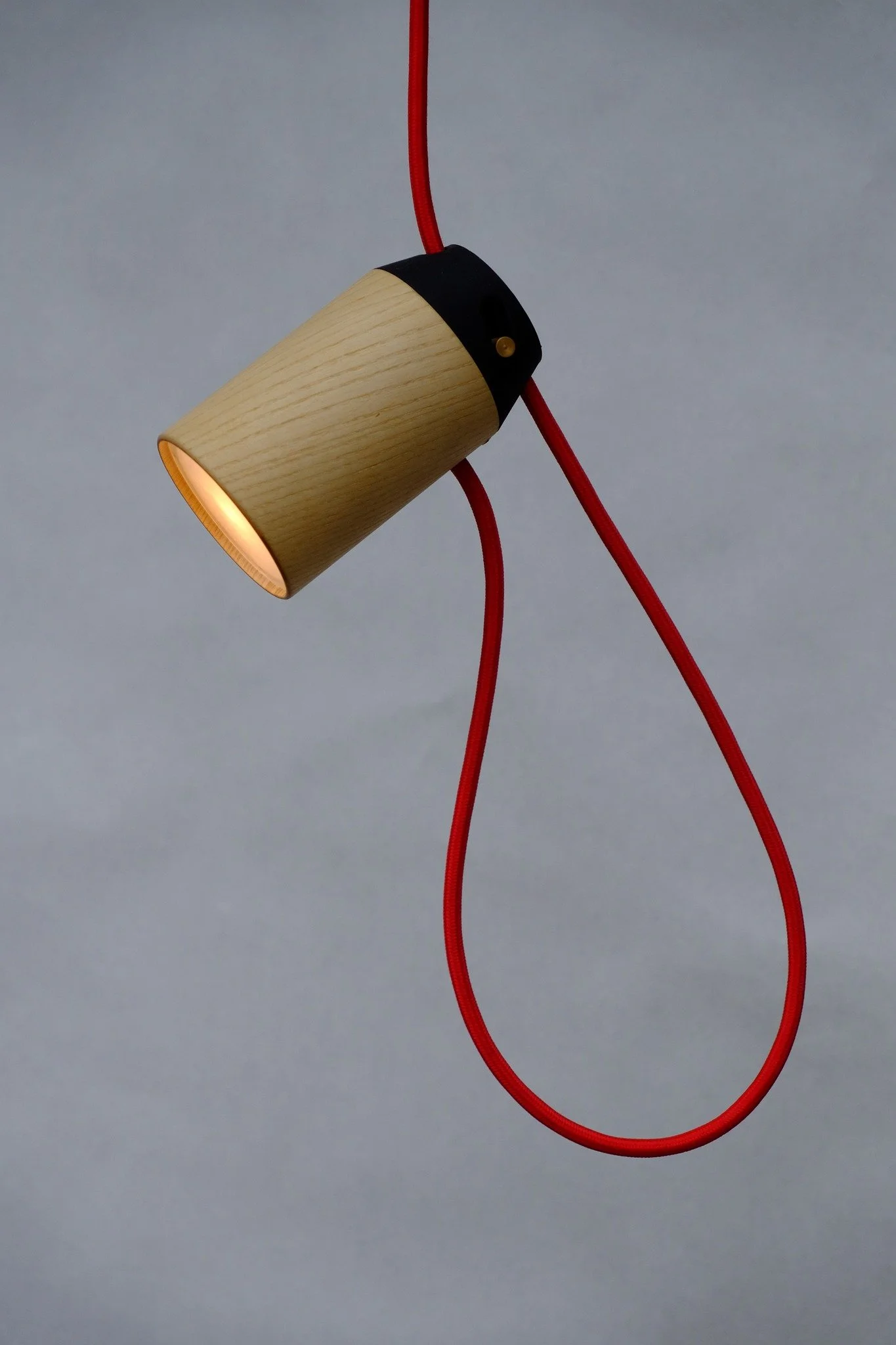 2024 Student Pendant and Sconce Category Winner: 
LYFT by Roman Freynhofer

LYFT is a minimalist luminaire designed to balance functionality, durability, and environmental responsibility. The goal was to create a versatile lighting solution that blen