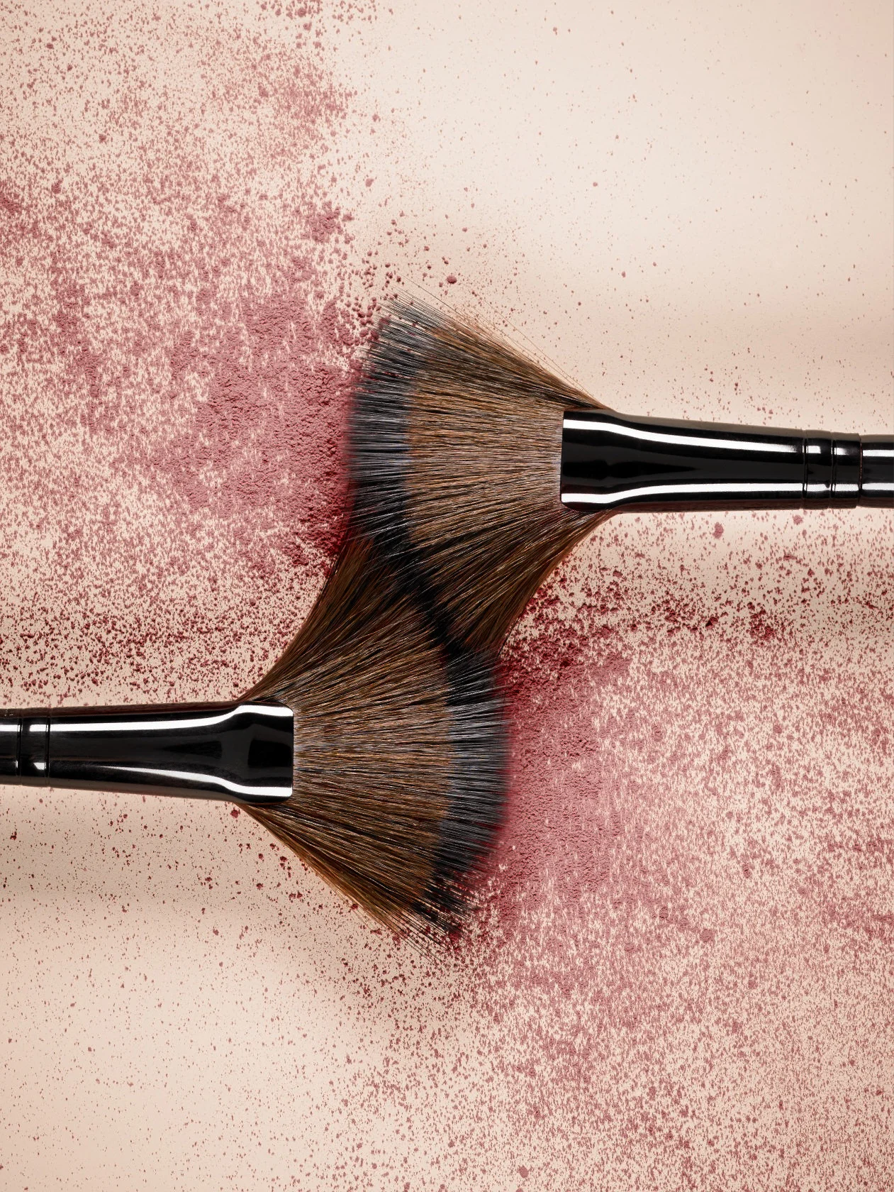 SHOT_10_FACE_ILLUMINATOR_BRUSH_AND_TEXTURE_001_77m_RGB.jpg