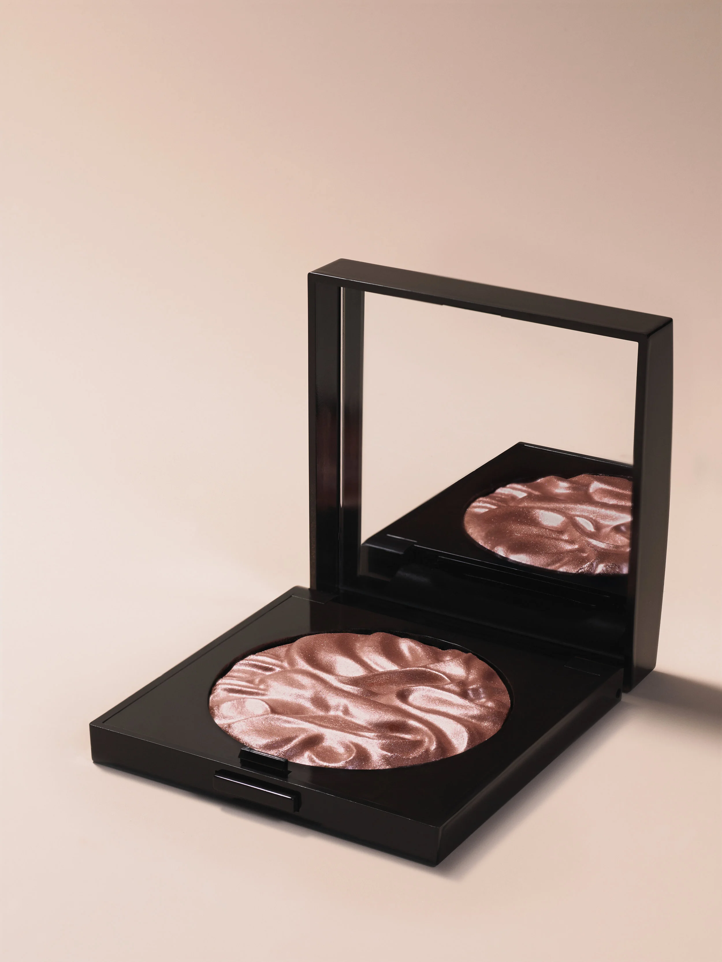 SHOT_05_FACE_ILLUMINATOR_PRODUCT_011_57m_RGB.jpg
