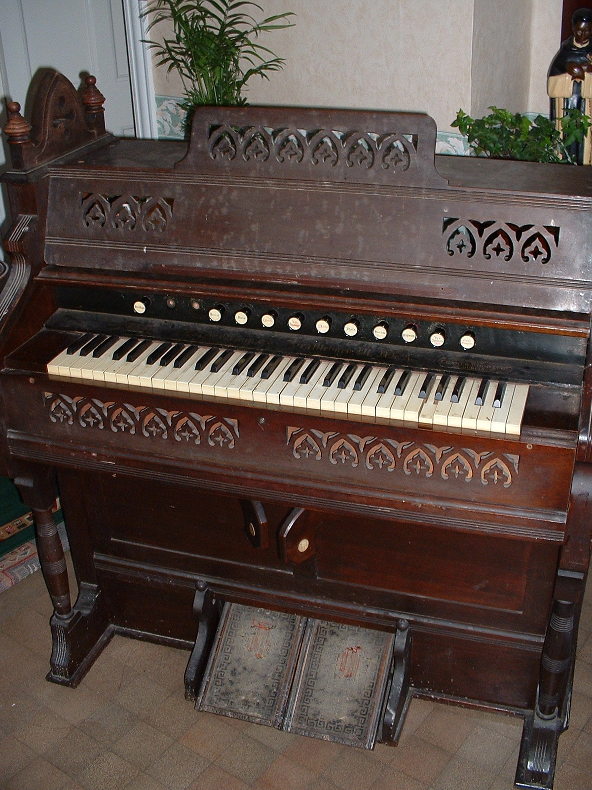 The mahogany case was in good condition but very dirty