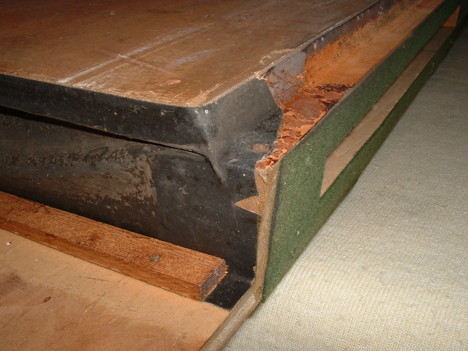 Worn out bellows cloth