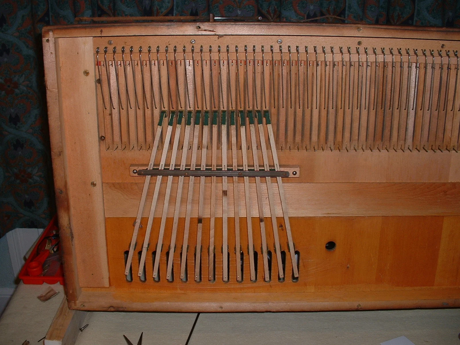 Pallet linkages to the sub-bass