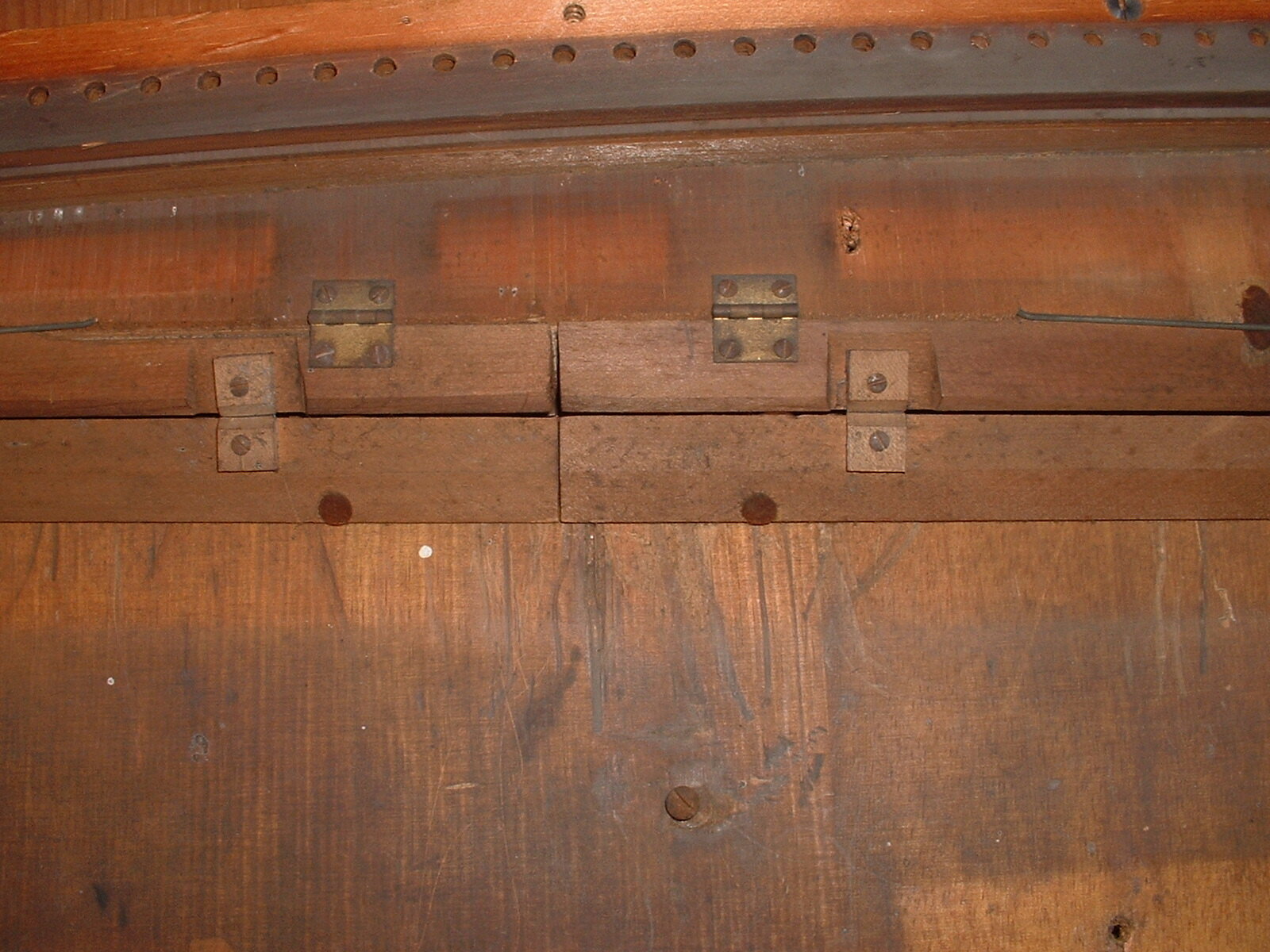 close up of hinges on rear right and left mutes.JPG