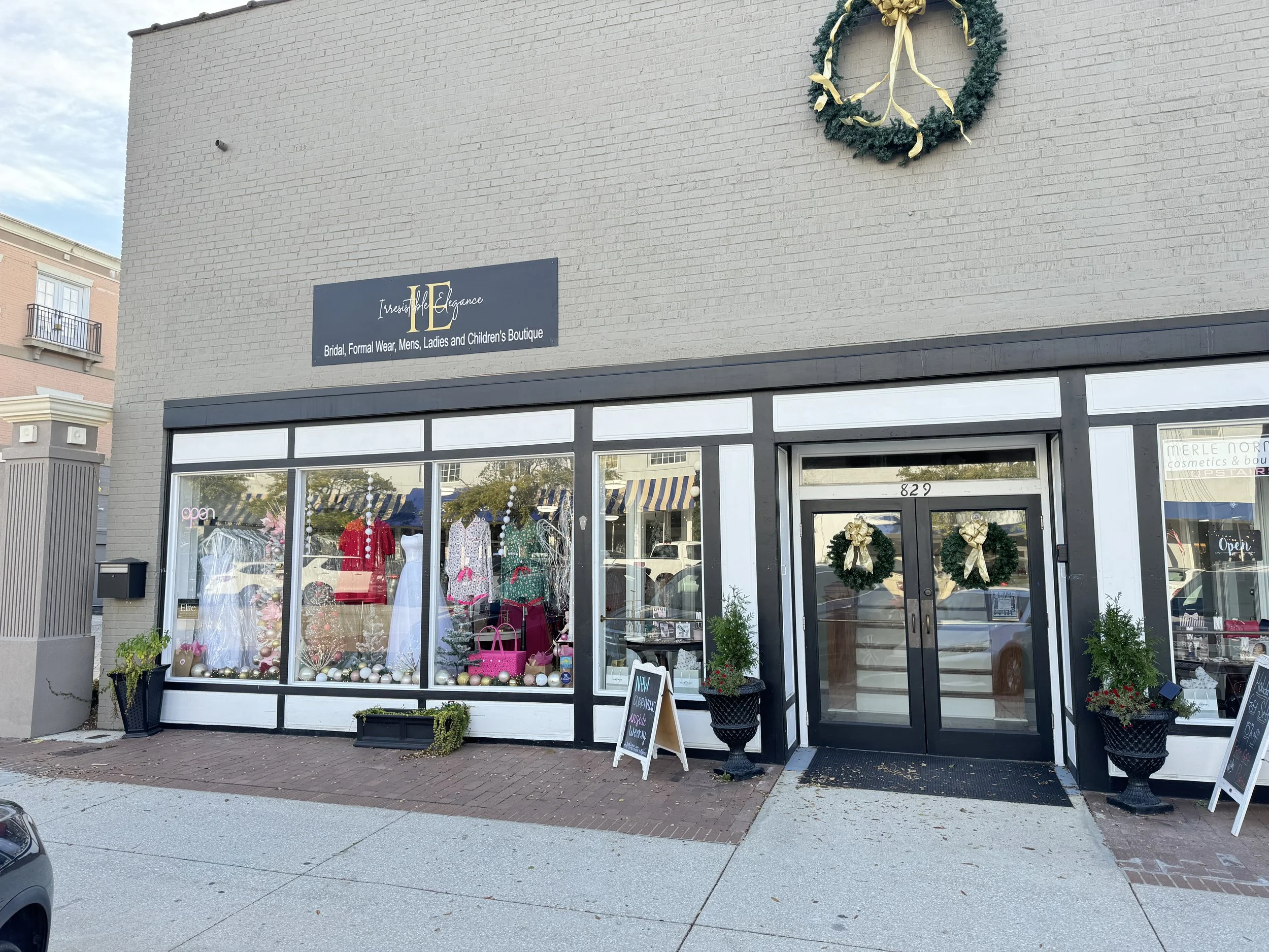 IRRESISTABLE ELEGANCE