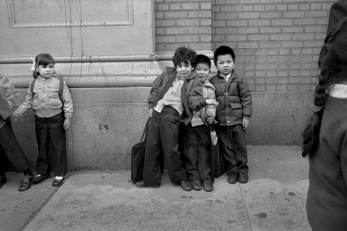 School kids against a wall 8660-32.jpg