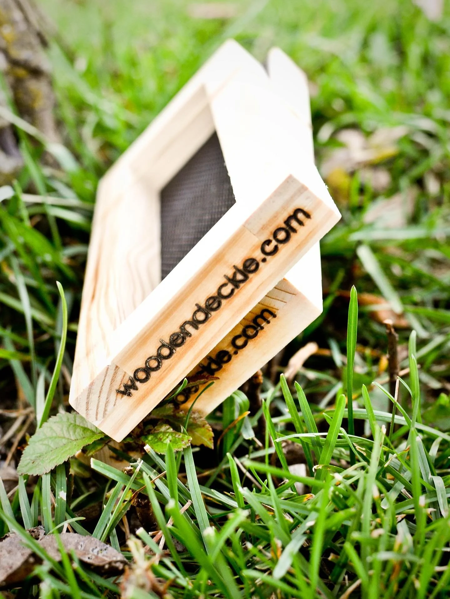 Good news! Our popular bookmark size mould and deckles will be back in stock soon! Those of you on the waiting list should be getting an email at the end of next week 🎉
