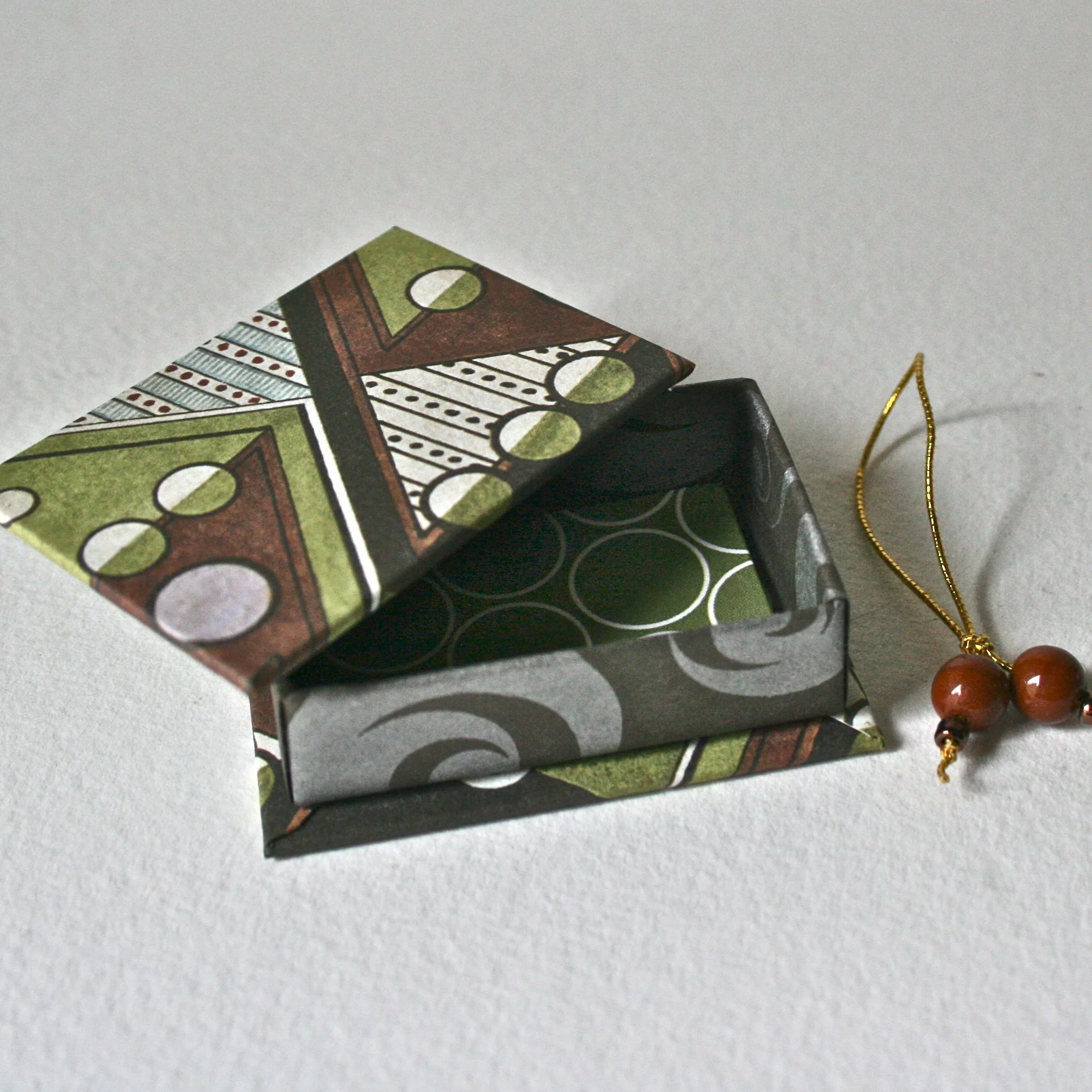 Custom lids add a fancy finish to an existing box or can be used to build your own box