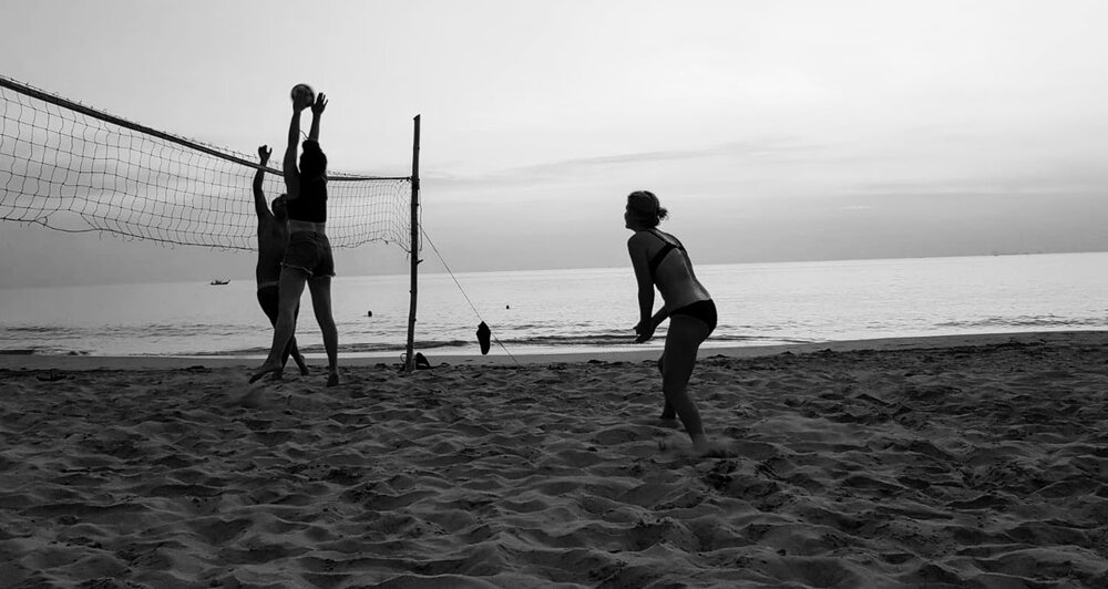 beach-volleyball-bw.jpg