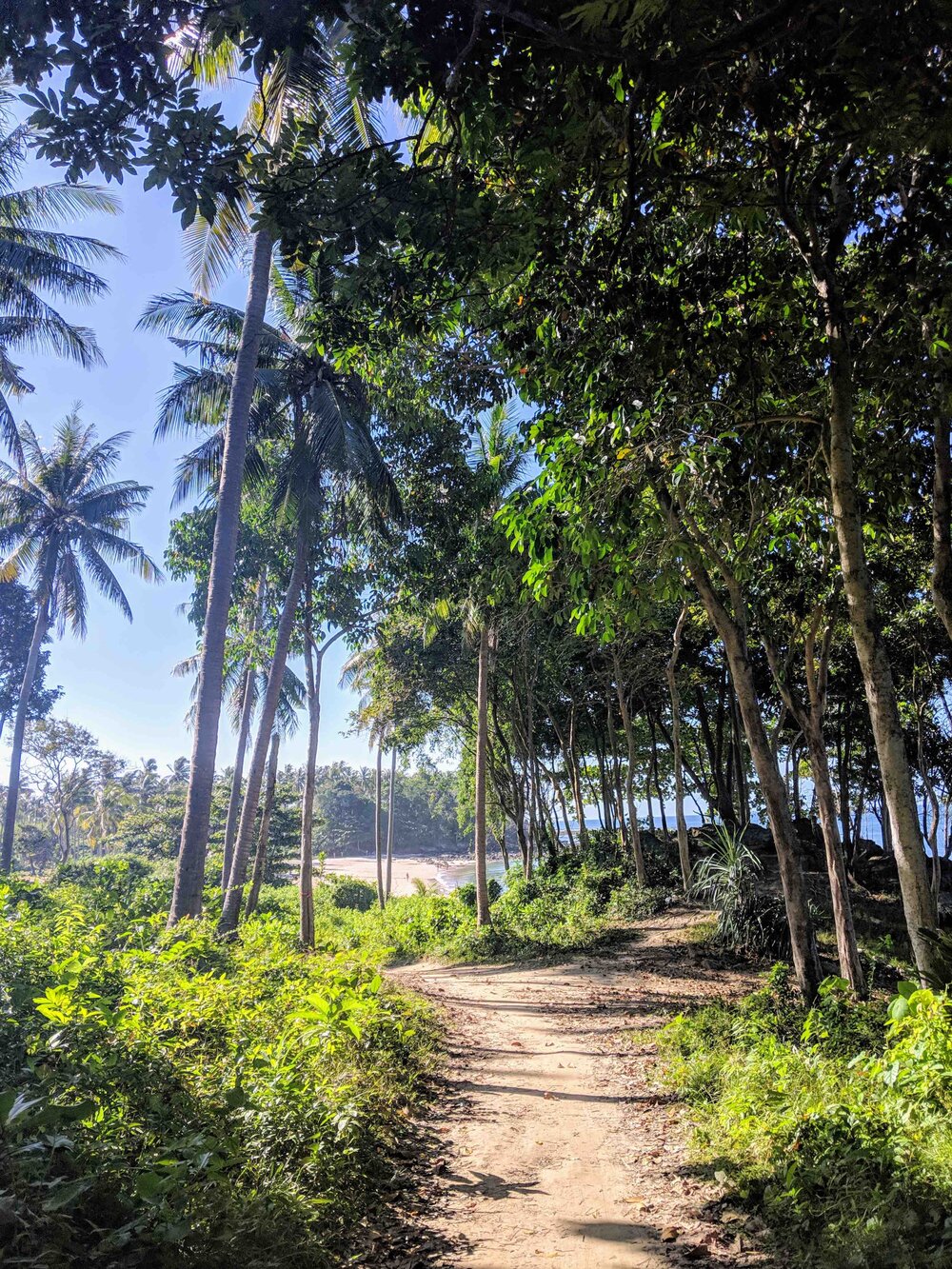 walk-to-secret-beach-ko-lanta.jpg