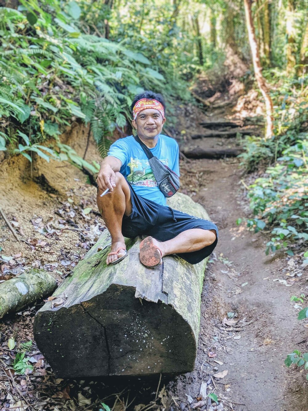 hiking-guide-with-flip-flops.jpg