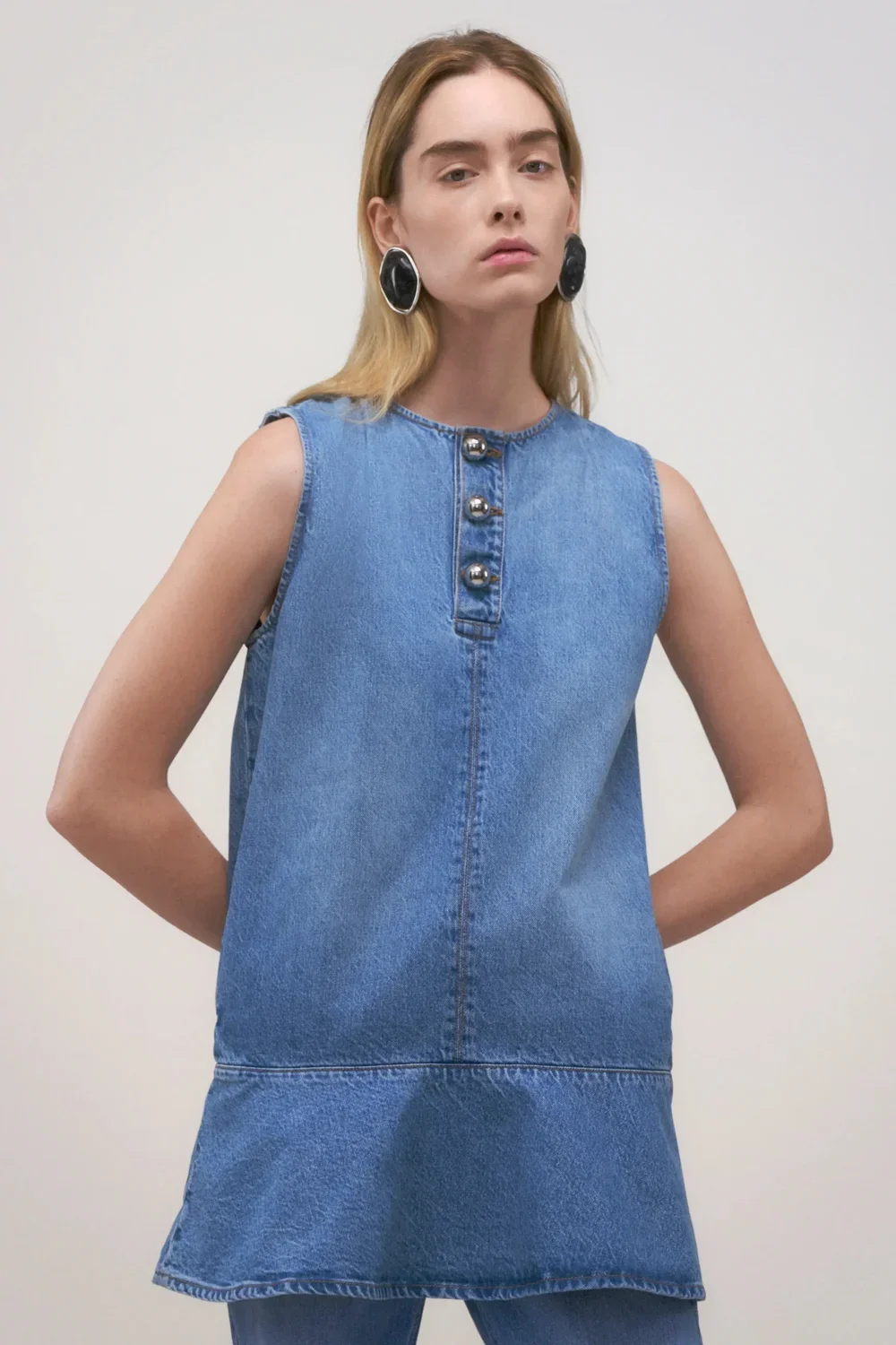 00020-brandon-maxwell-pre-fall-2025-credit-brand.jpeg.webp