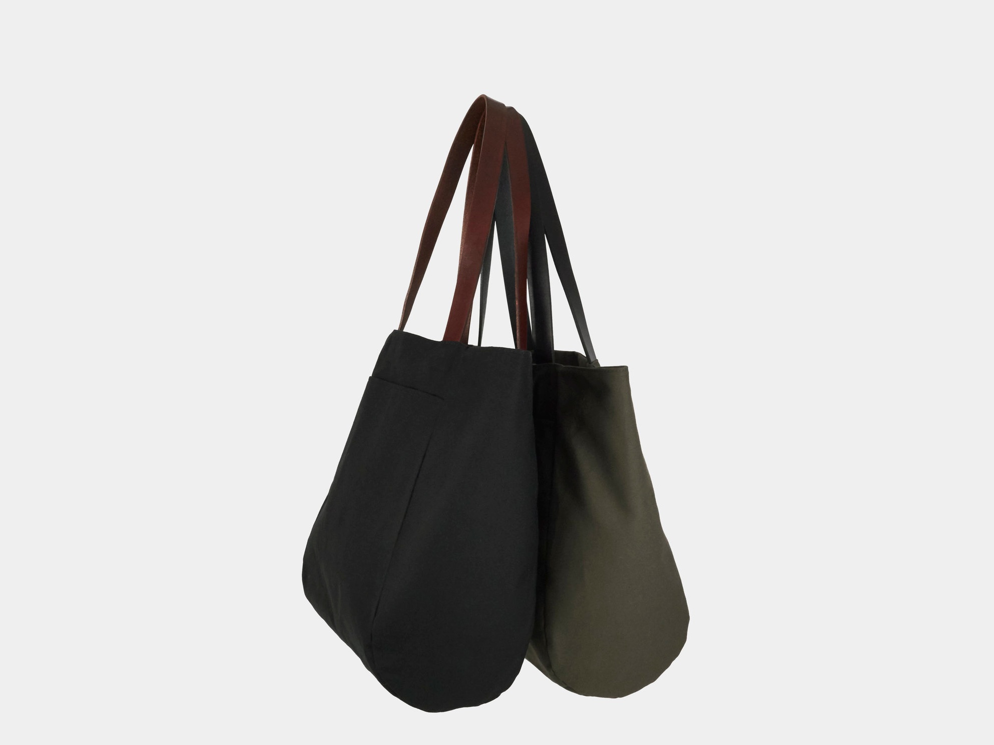 Round_Bottom_Tote-Black_and_Pine.jpg