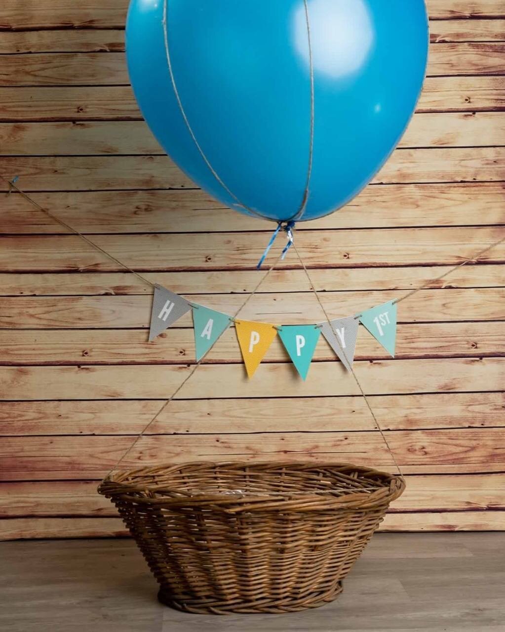 #first birthday photo shoot!!
#hotairballoon #oneyearold #firstyearphotos #studio #photography #one #blue