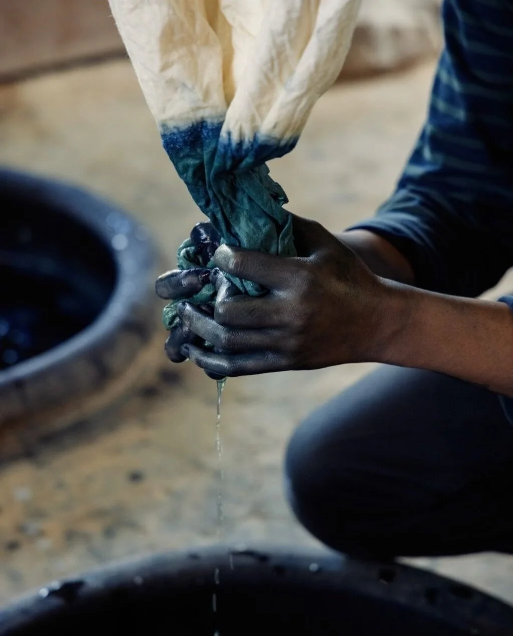 Preparing the fabric for the dyeing process