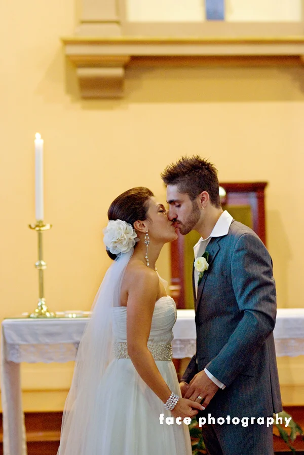 wedding_kiss738-250.jpg