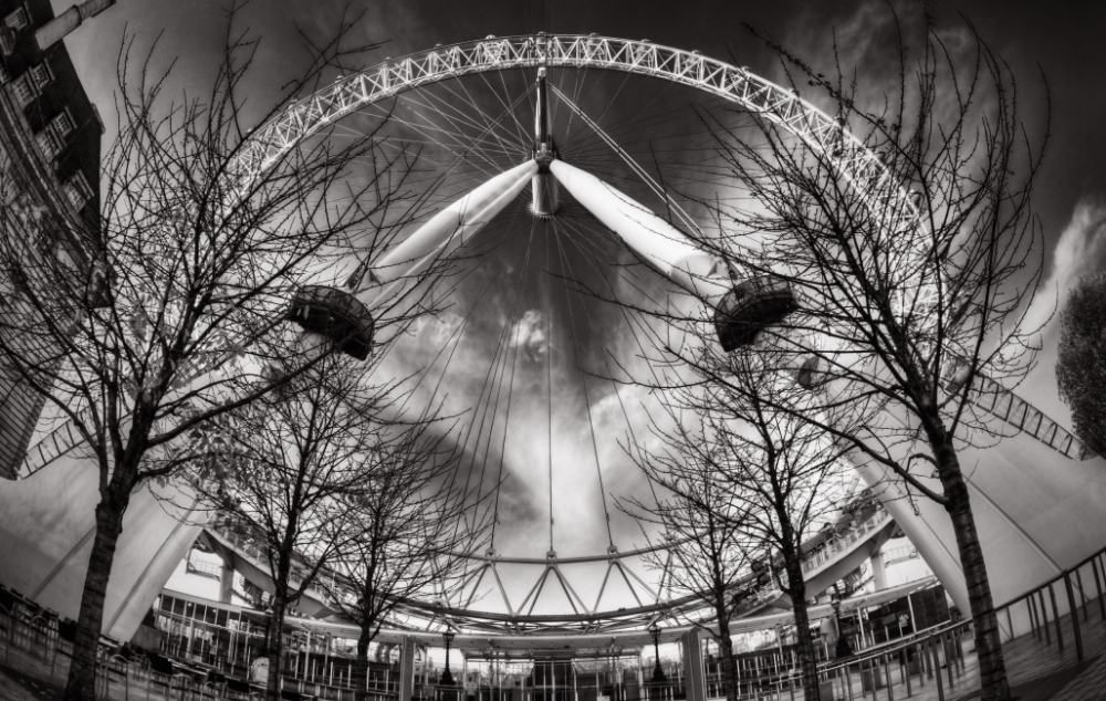 (S eriously, maybe it's me but don't the clouds at the centre of the wheel look like a dove??? )
