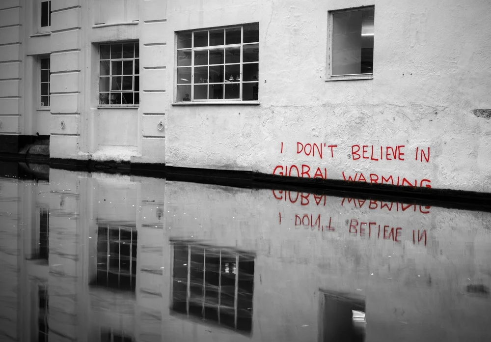 banksy-dont-believe-in-global-warming.jpg