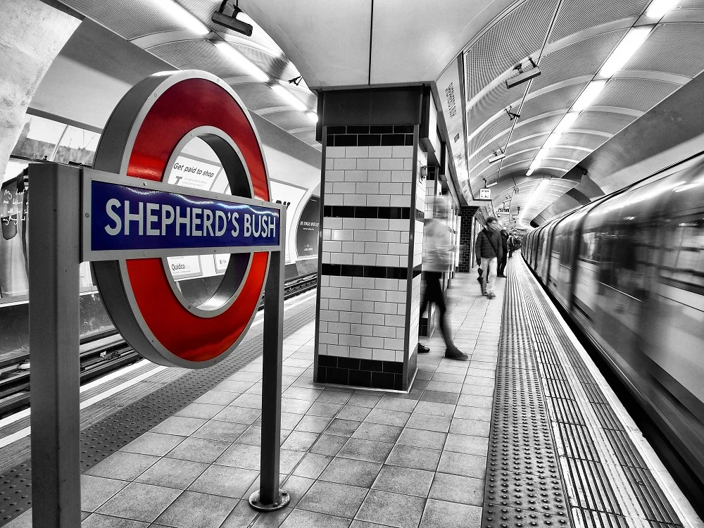 photos-on-the-london-underground-7.jpg