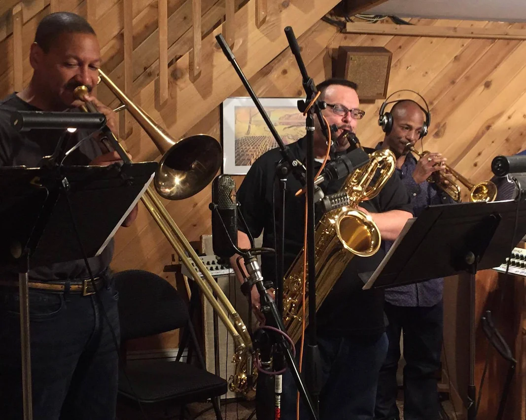 Tracking Horns