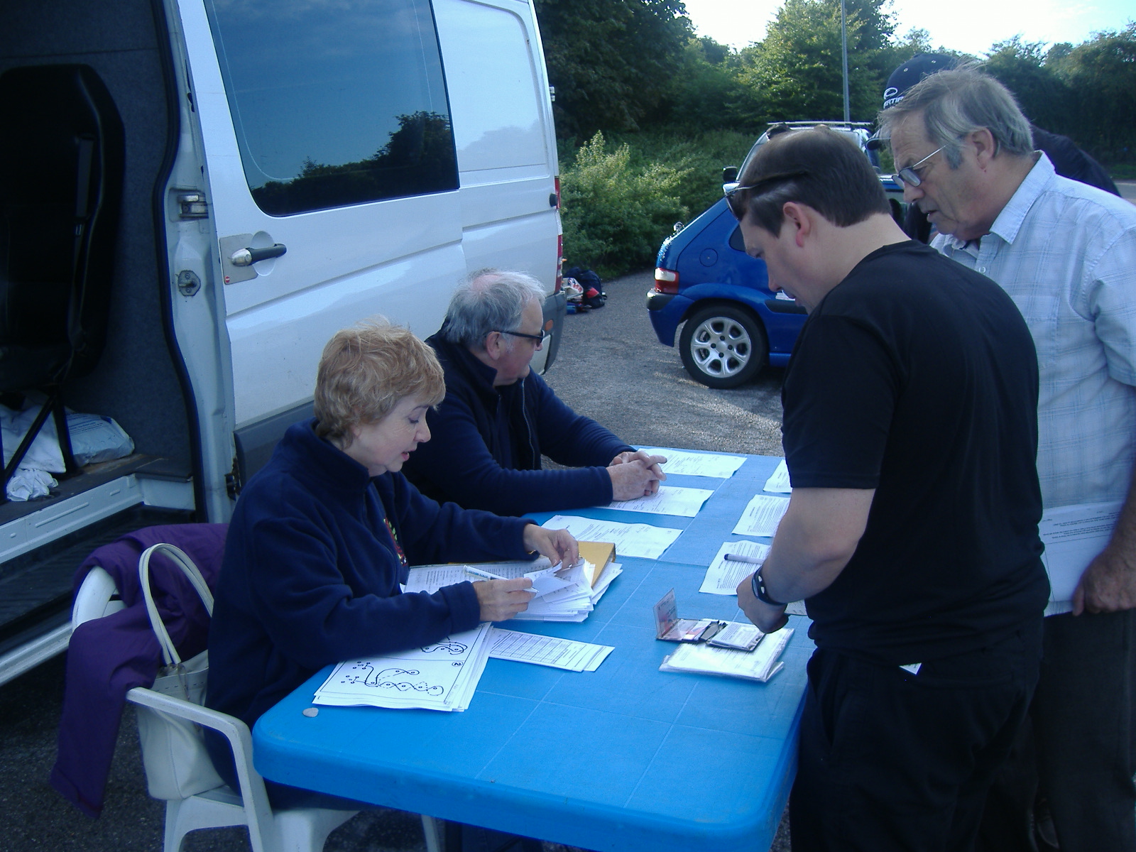 Signing on (Photo by Chris Judge)