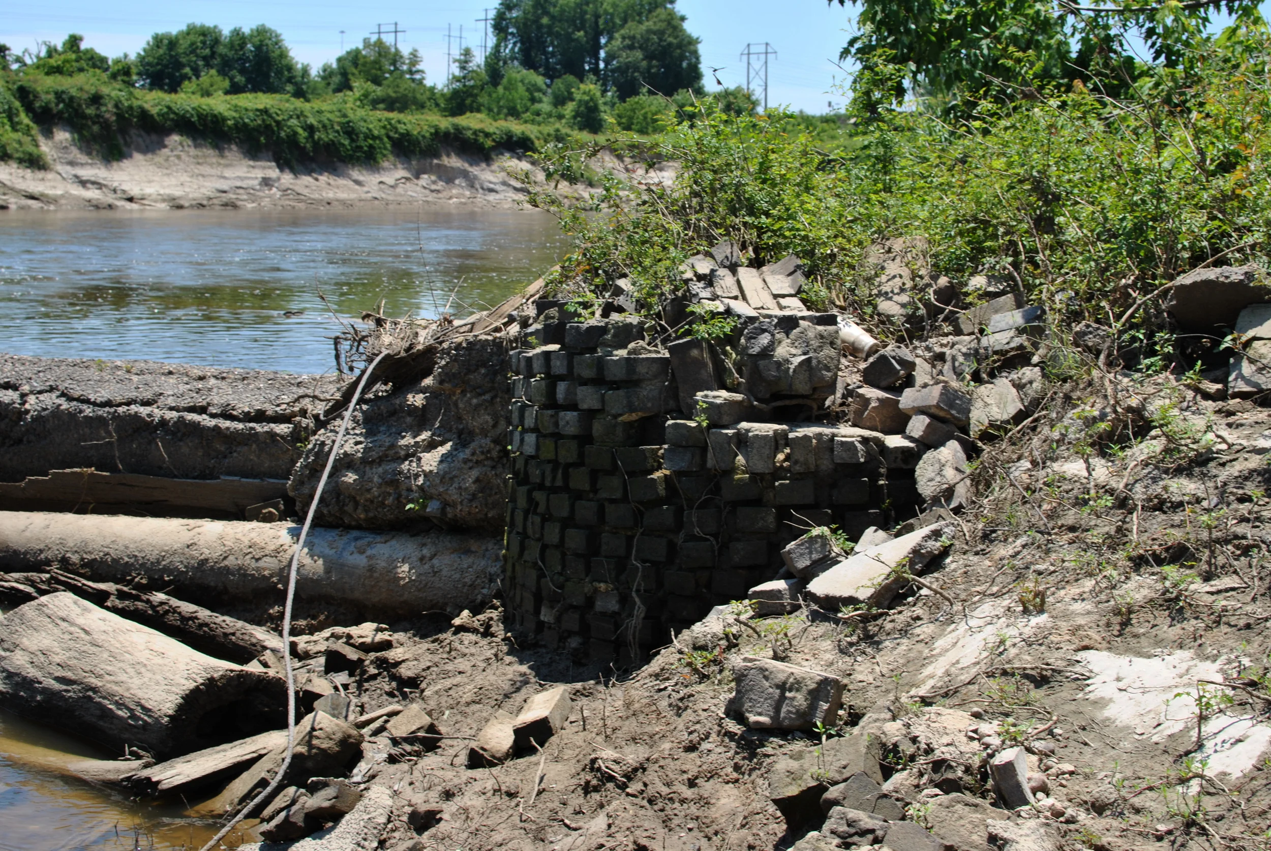 Behold, where the tires "come from," according to our tire harvesting yokel. Delusional river people are a better source of information than, say, the Clarion Ledger.