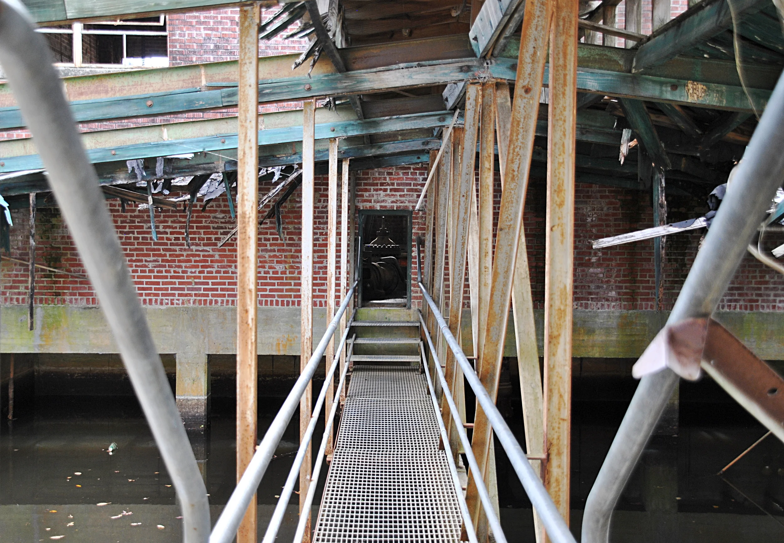 SPOOKY! Note the STEAMPUNK at the end of the WALKWAY.