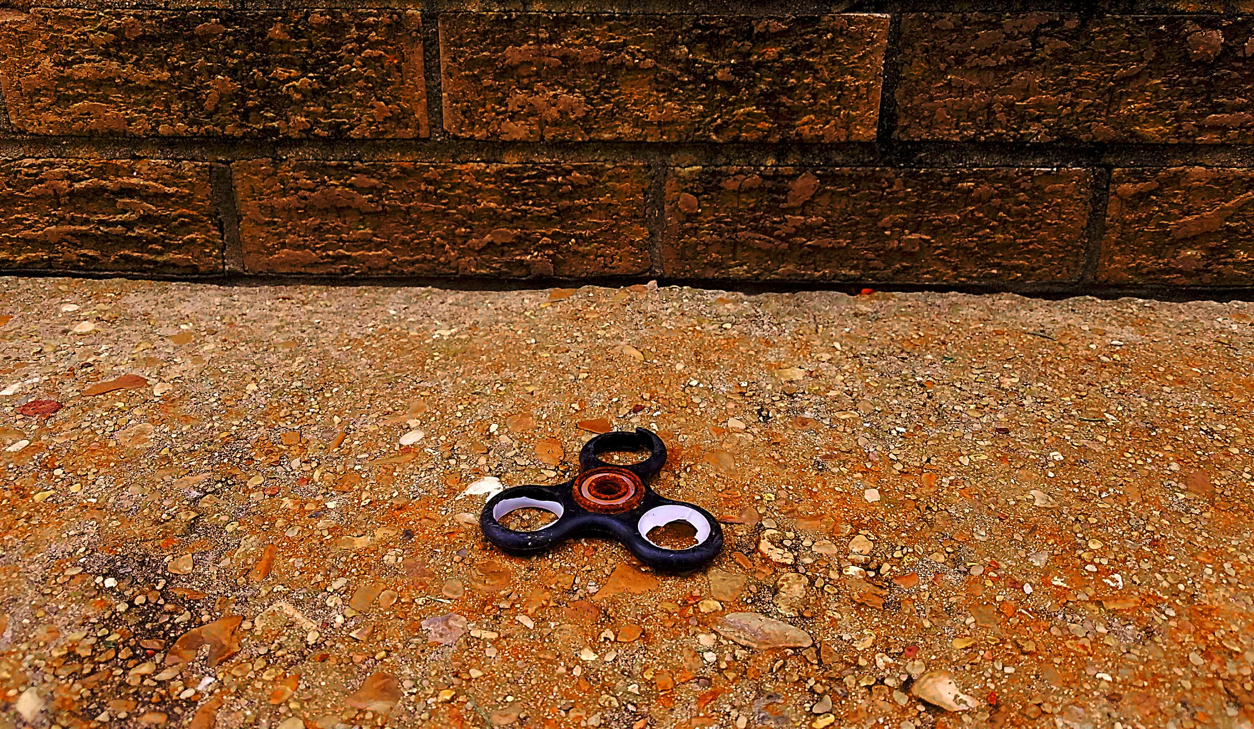 BECAUSE WE ARE TRENDY HERE IS A FIDGET SPINNER