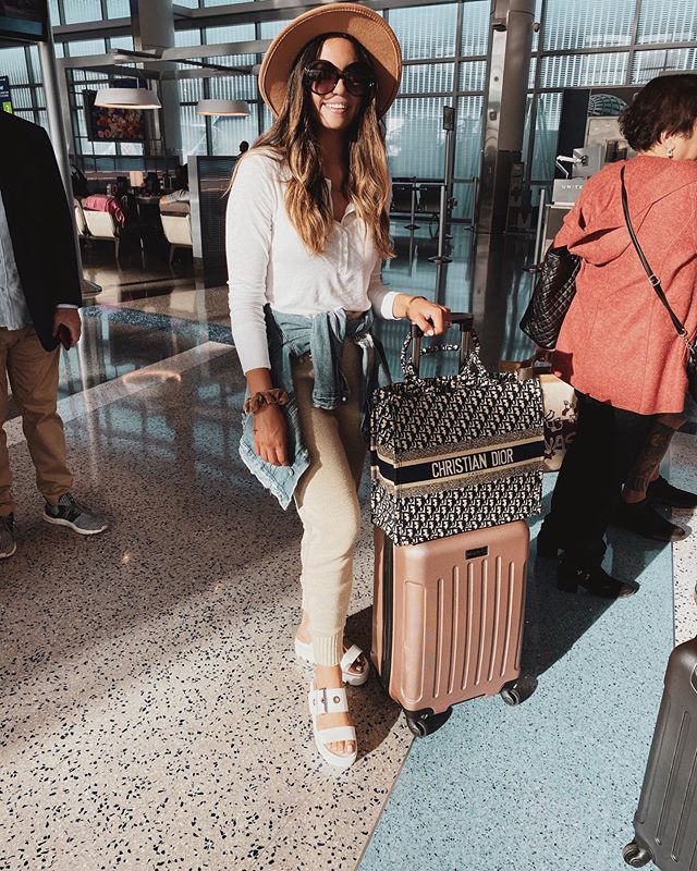 Airport attire ✈️ All about comfort when I travel. What about you? @liketoknow.it http://liketk.it/2FsKs #liketkit #LTKtravel #LTKstyletip #LTKsalealert #LTKunder50 
#airportstyle #comfystyle
