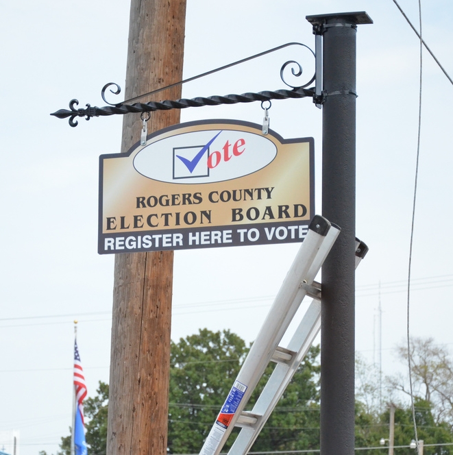 4-color sign with bracket.jpg