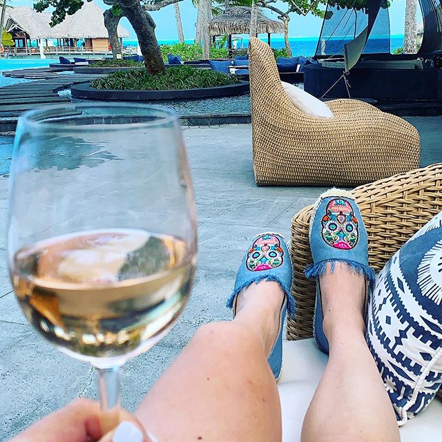 Couldn&rsquo;t ask for a better way to spend the 4th than in Bora Bora! 🏝🇺🇸🌹🍷@jujutehshoes #borabora #4thofjuly #ros&eacute;season