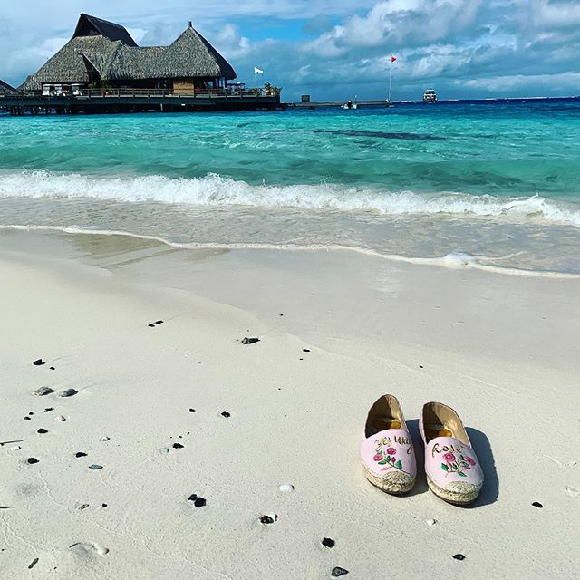 FriYAY for ros&eacute;. 🌹🍷🏝 @jujutehshoes #borabora #tgif #yeswayros&eacute; #ros&eacute;season