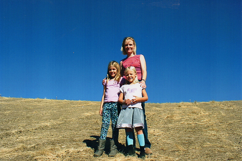 2003: Sofie & the girls on the future orchard site