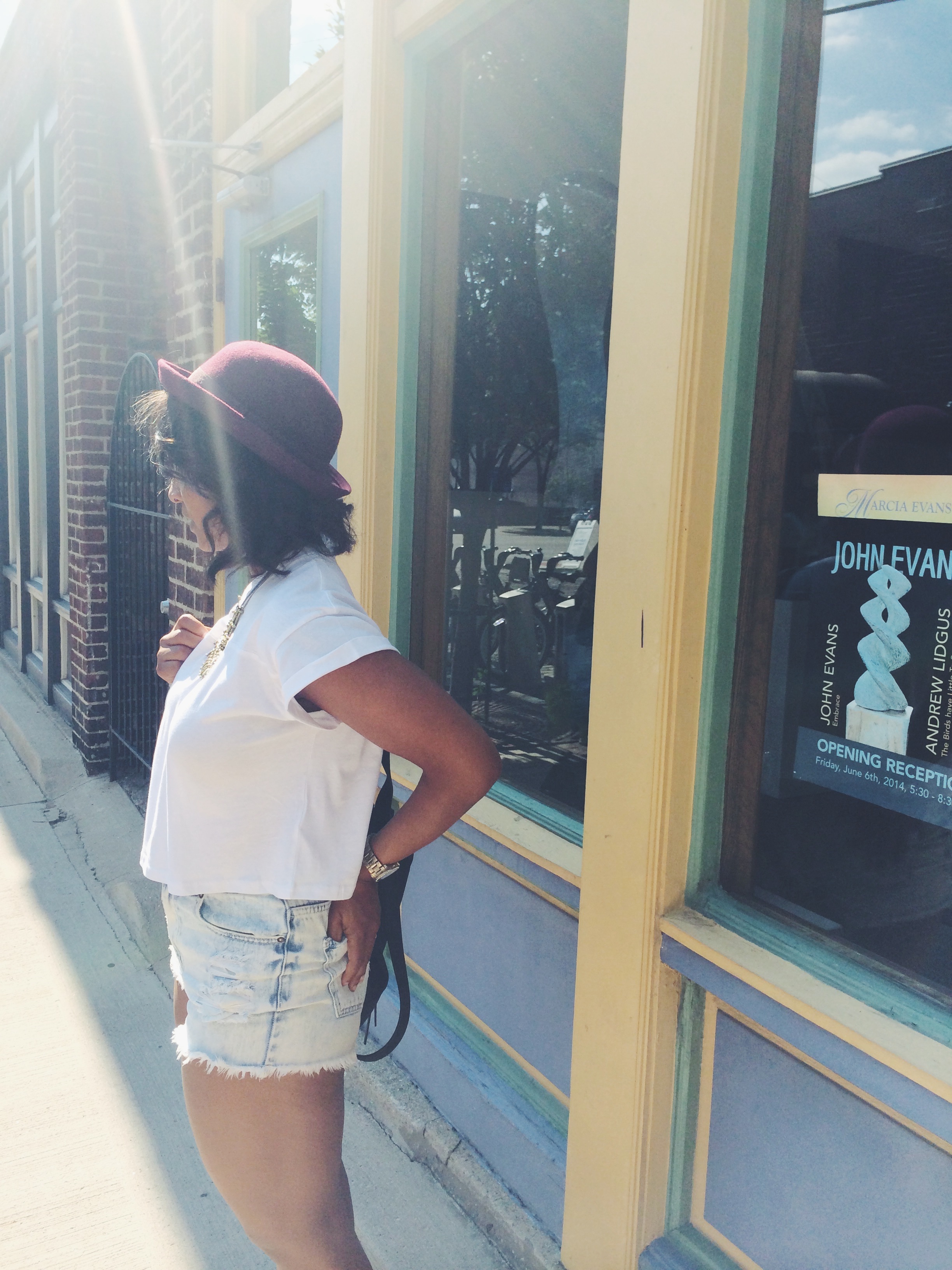 Hat: H&M/ Necklace: Urban Outfitters/ Shirt: H&M/ Shorts: PacSun/ Bag: Zara/ Watch: Francesca's