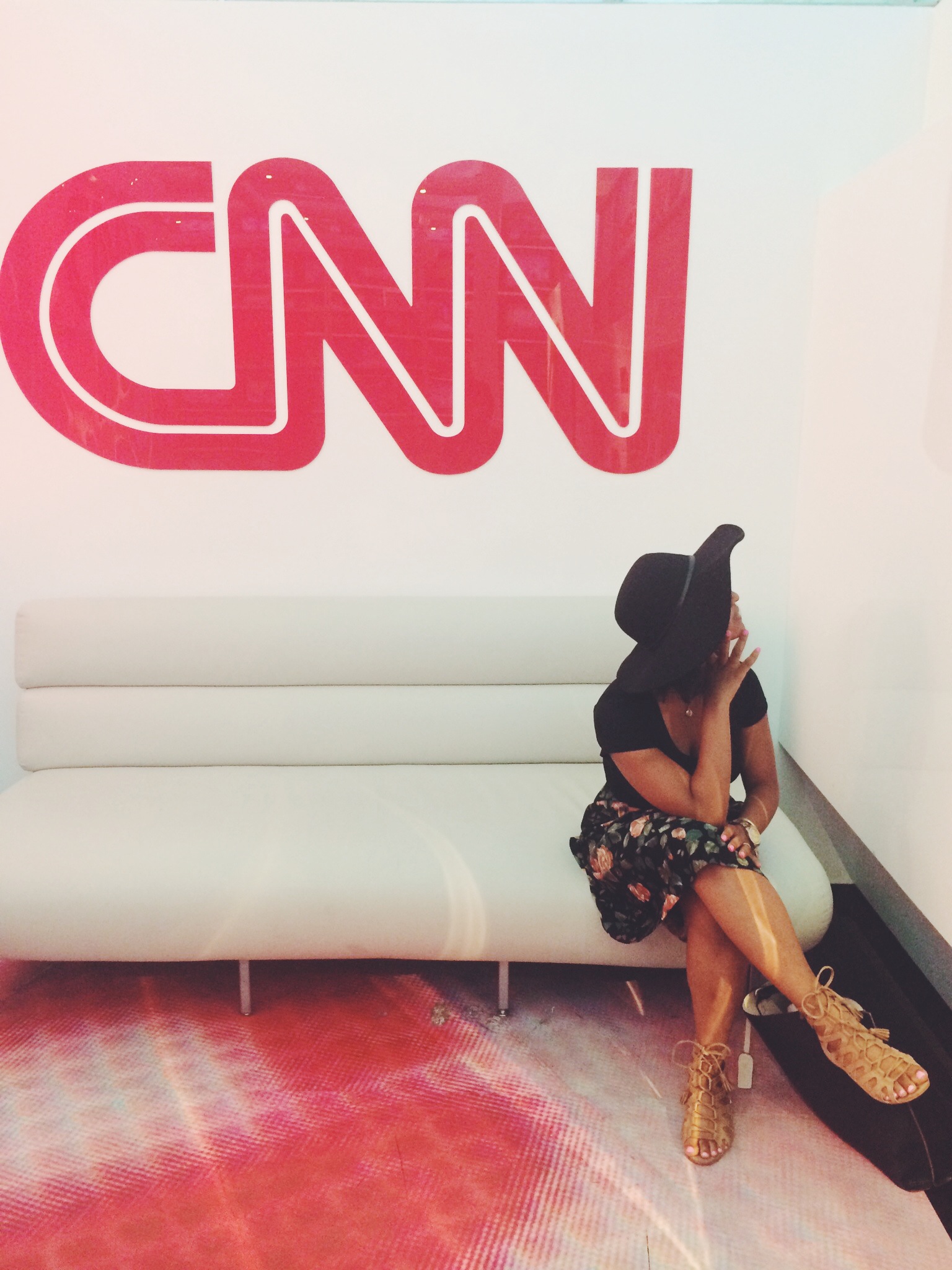 Hat: Urban Outfitters / Shirt: Asos / Skirt: Thrifted / Shoes: H&M / Bag: Francesca's 