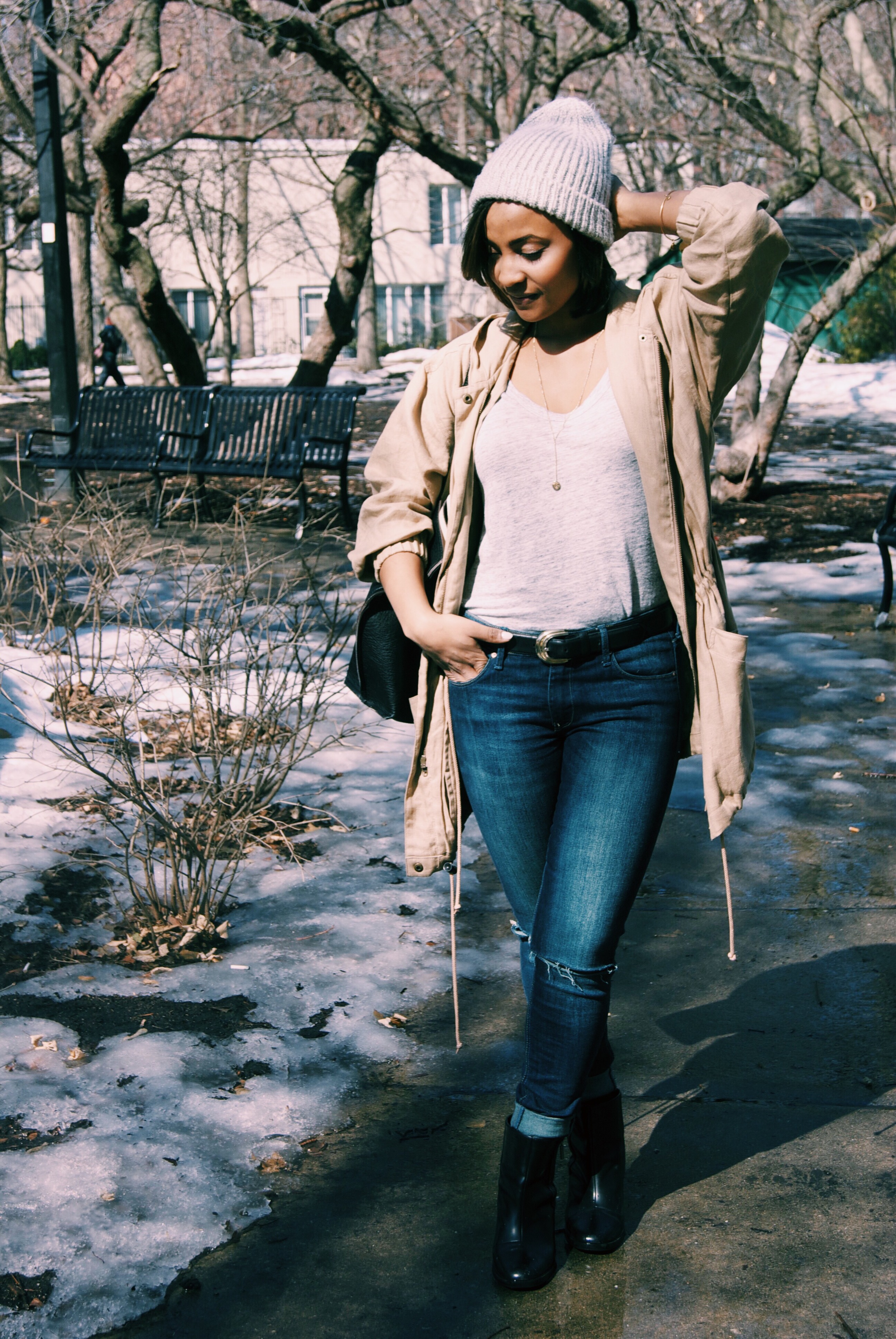 Hat: H&M / Necklace: American Eagle /Jacket: Brooks Brothers / T-shirt: Zara / Jeans: H&M / Shoes: H&M