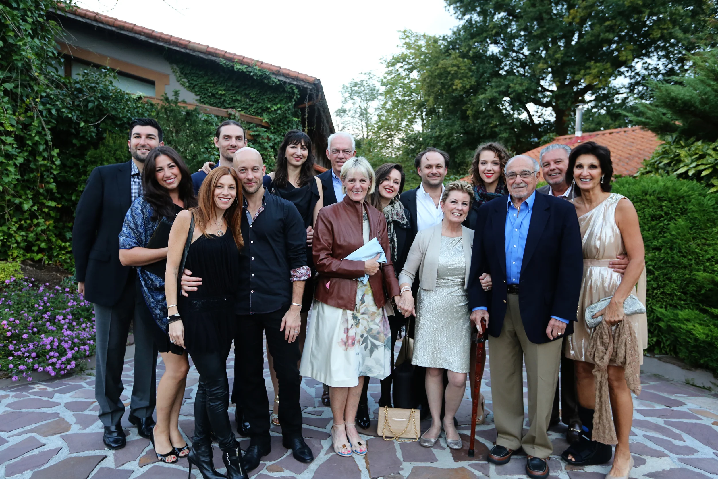 The whole wedding group in front of Mugaritz