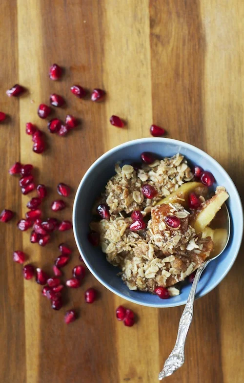 Apple Crisp with Maple Syrup & Pomegranate 
