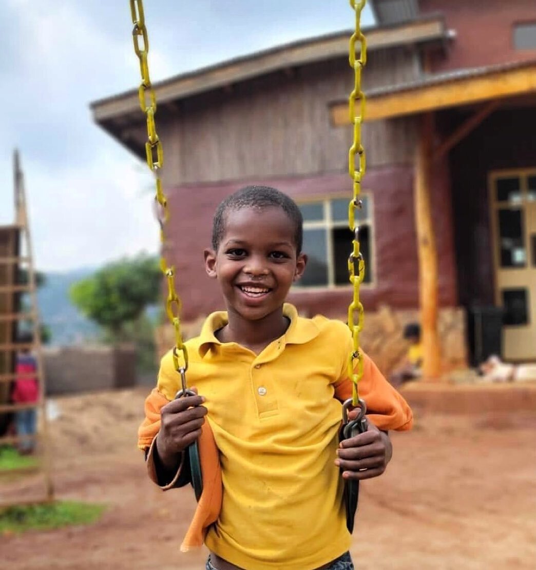 Feeling the early in the week blues? Maybe do what Meskele does- he finds the swings! Finding something to spark that joy is a powerful thing. Joy and laughter can go a long way.

With Gratitude,
The Uryadi&rsquo;s Village 

#ethiopia #internationaln